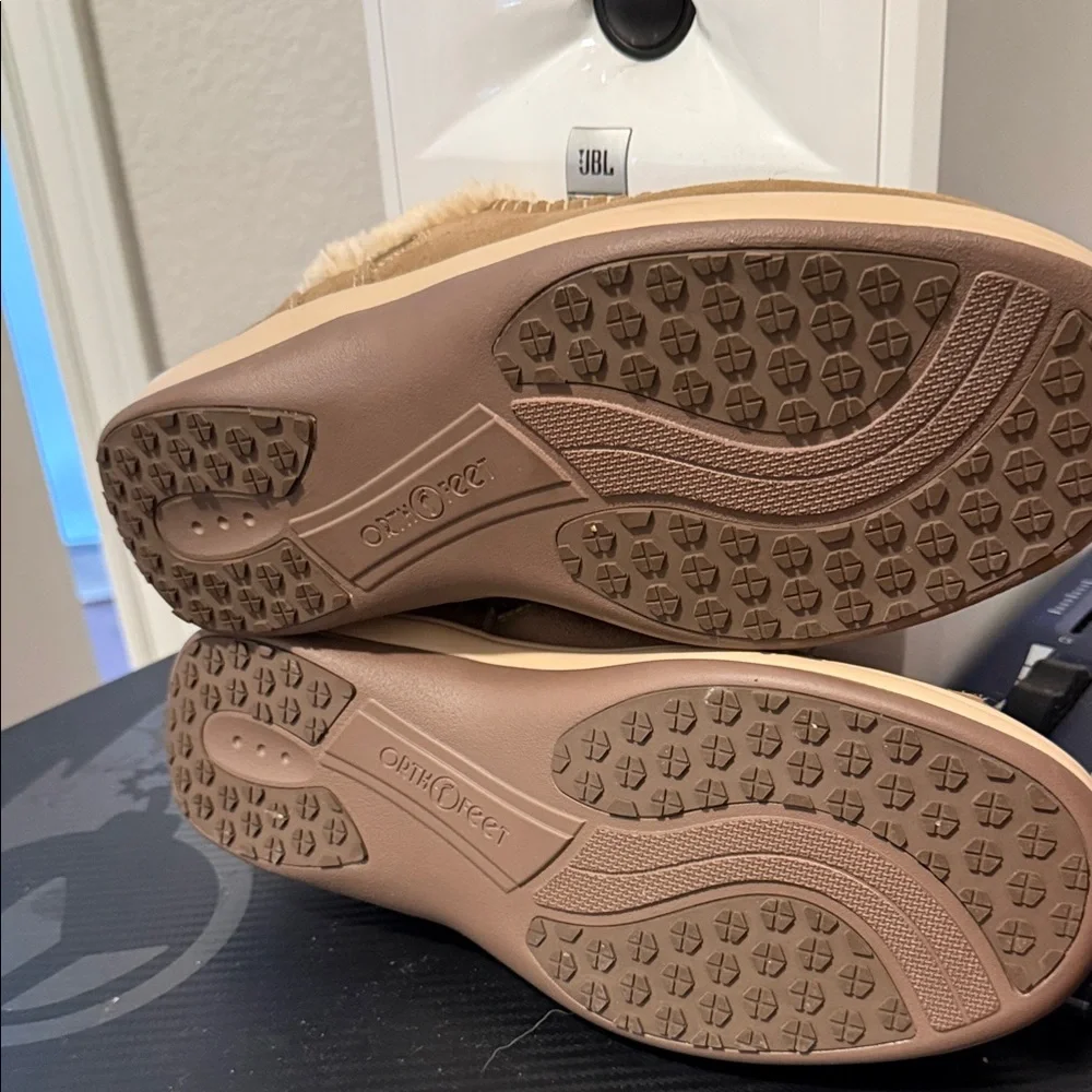 Cozy Women's Tan Slip-On Slippers - Picture 6 of 8